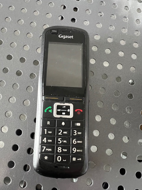 37. Gigaset R700H PRO handset without base x2